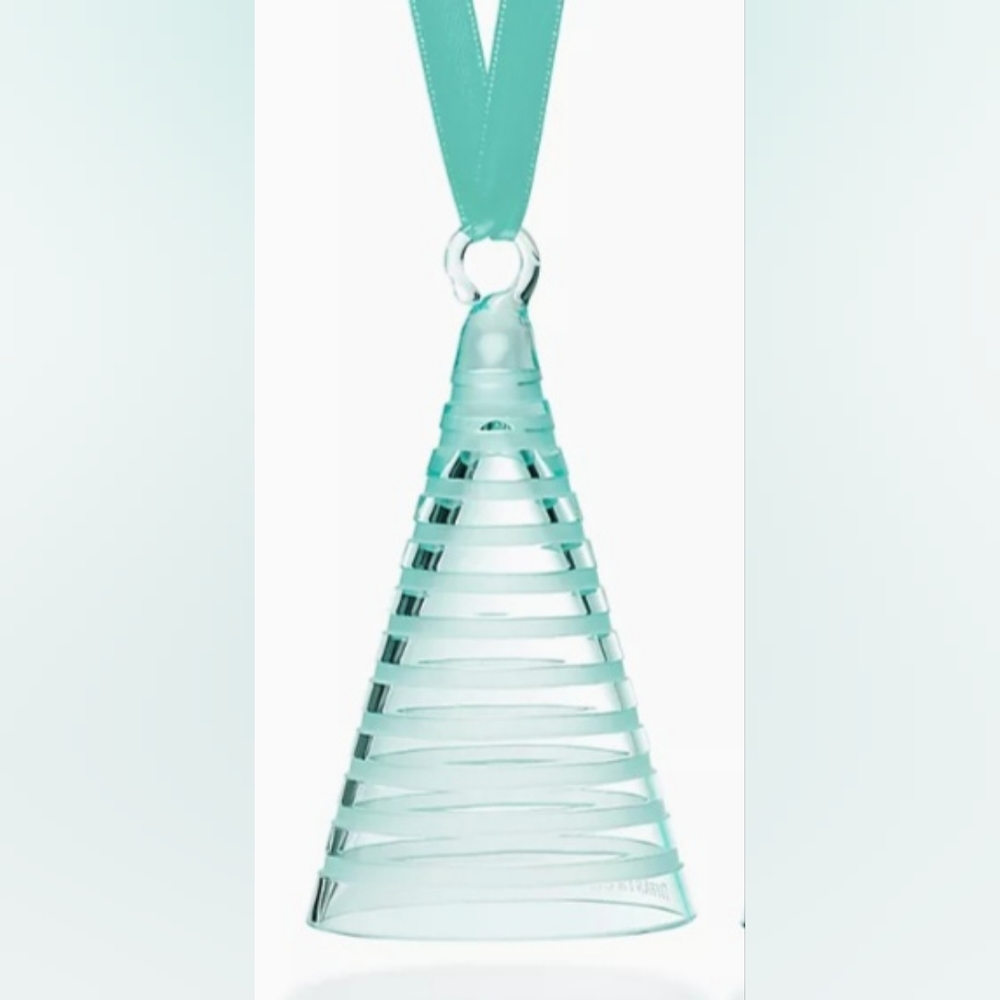 Tree Ornament in Tiffany Blue Crystal Glass NWOT